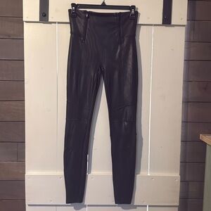 SPANX Faux Leather Hip Zip Seamed Leggings Black Size Medium Excellent Condition